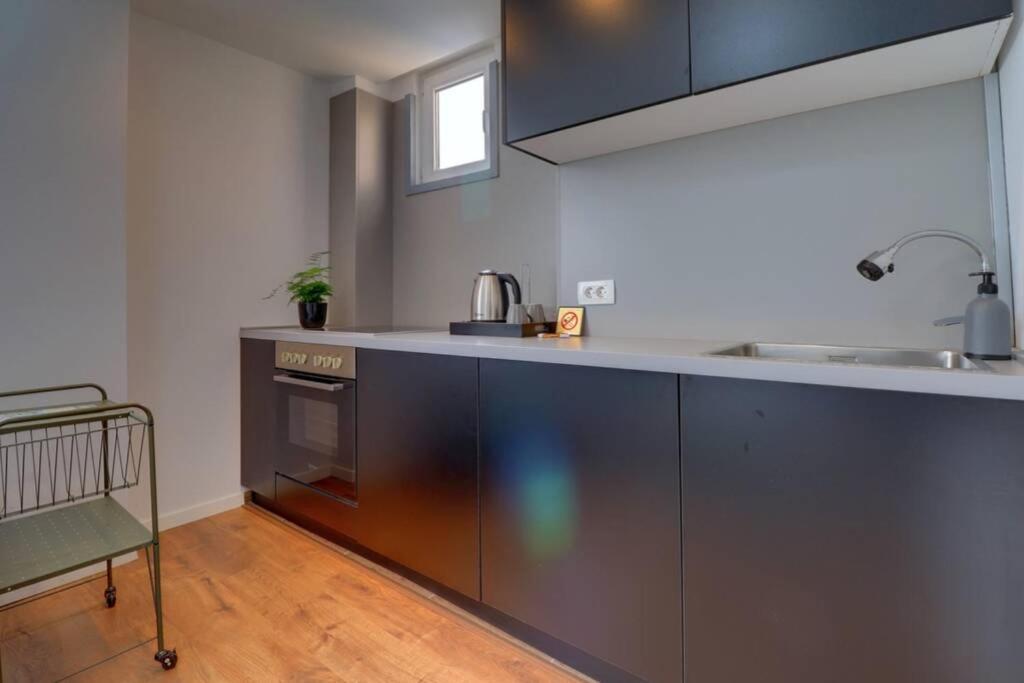Town Square Apartment Prishtine Bagian luar foto